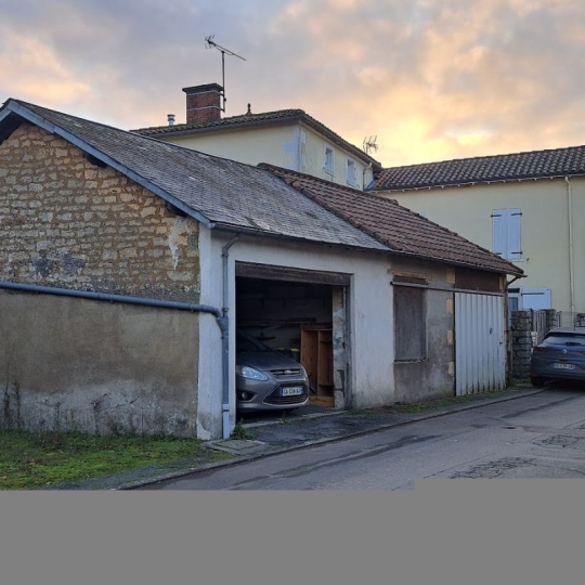  Mathieu CHAMARD - Agence BIEN CHEZ SOI : Garage / Parking | MAZIERES-EN-GATINE (79310) | 34 m2 | 7 000 € 