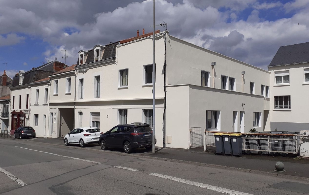 Mathieu CHAMARD - Agence BIEN CHEZ SOI : Immeuble | PARTHENAY (79200) | 756 m2 | 770 000 € 