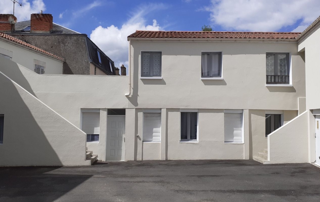 Mathieu CHAMARD - Agence BIEN CHEZ SOI : Immeuble | PARTHENAY (79200) | 756 m2 | 770 000 € 